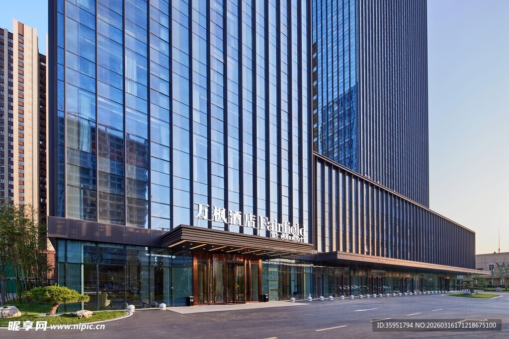 现代都市高楼商务建筑