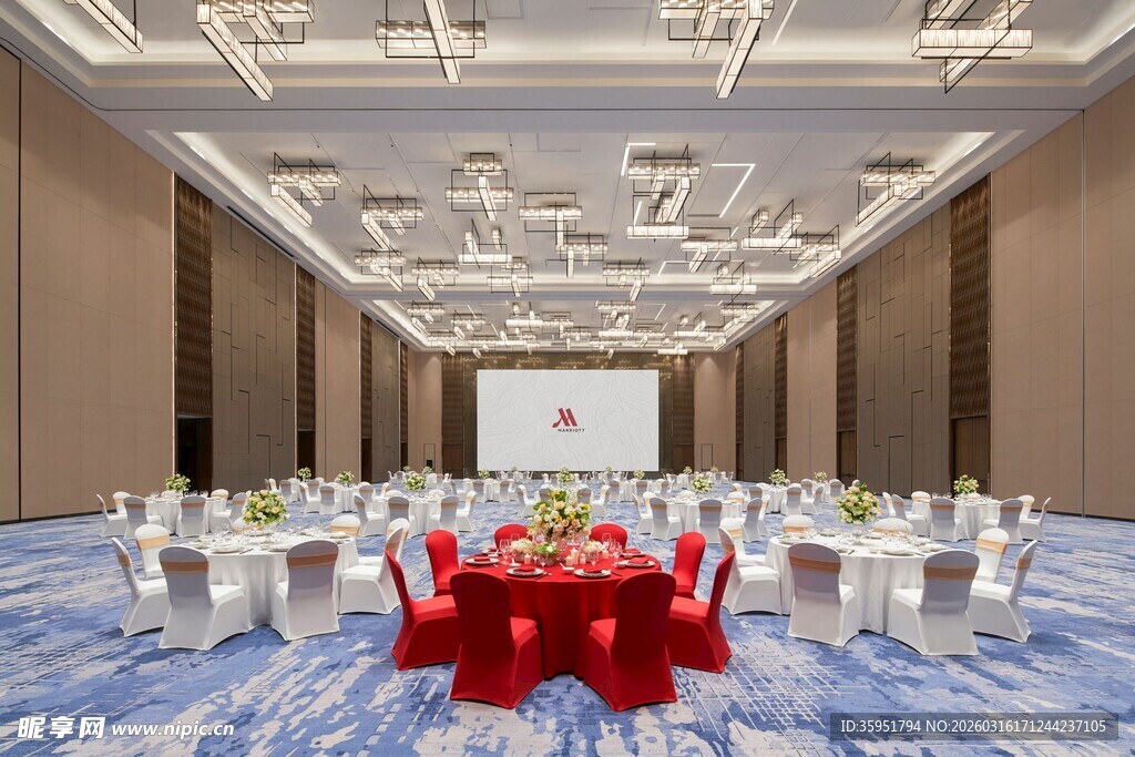 豪华大气的宴会大厅布置