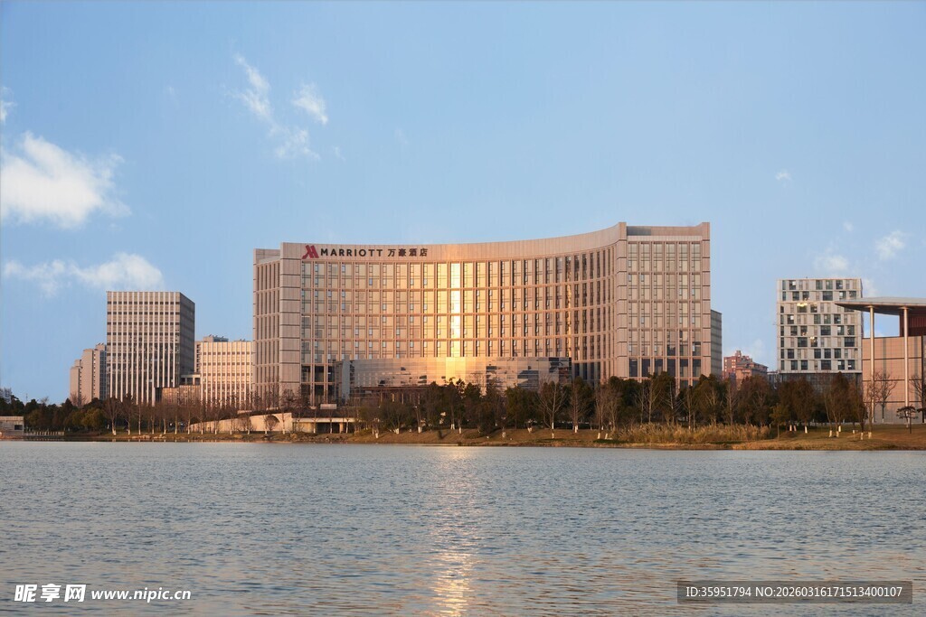 海滨璀璨建筑景观