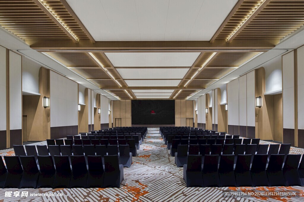 宽敞明亮的大型会议室