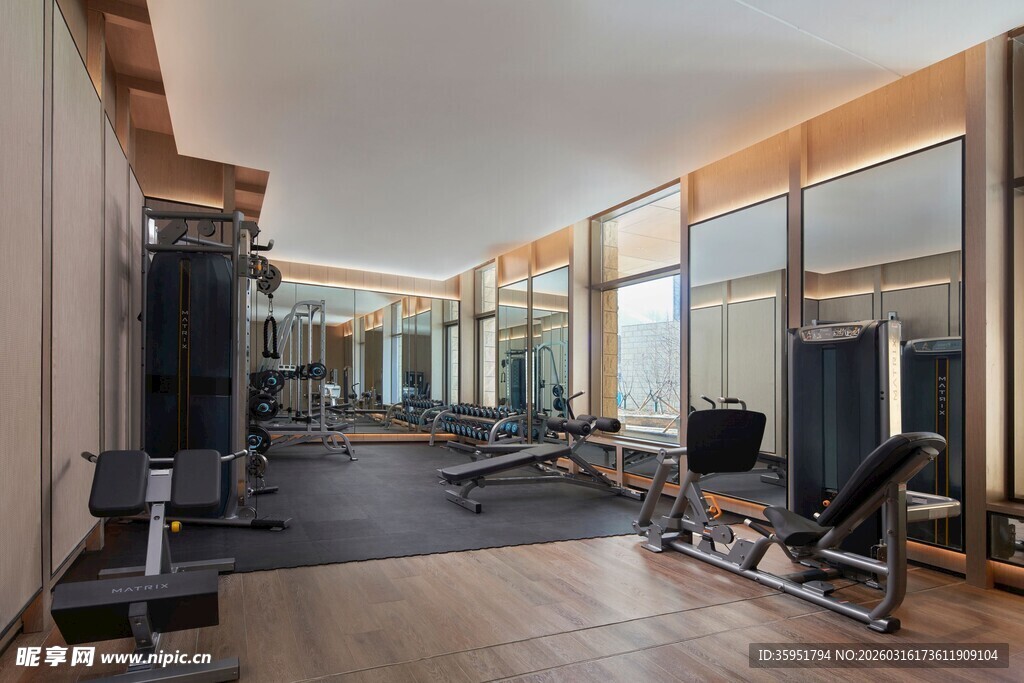 现代风格健身房全景
