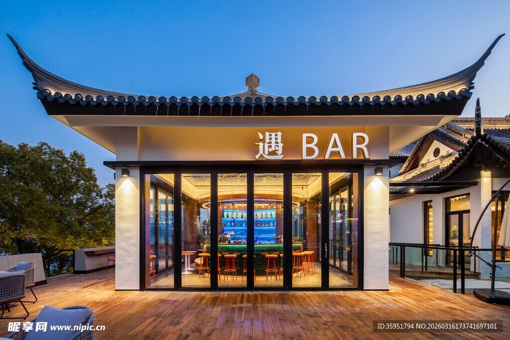 中式风格海景酒吧外观