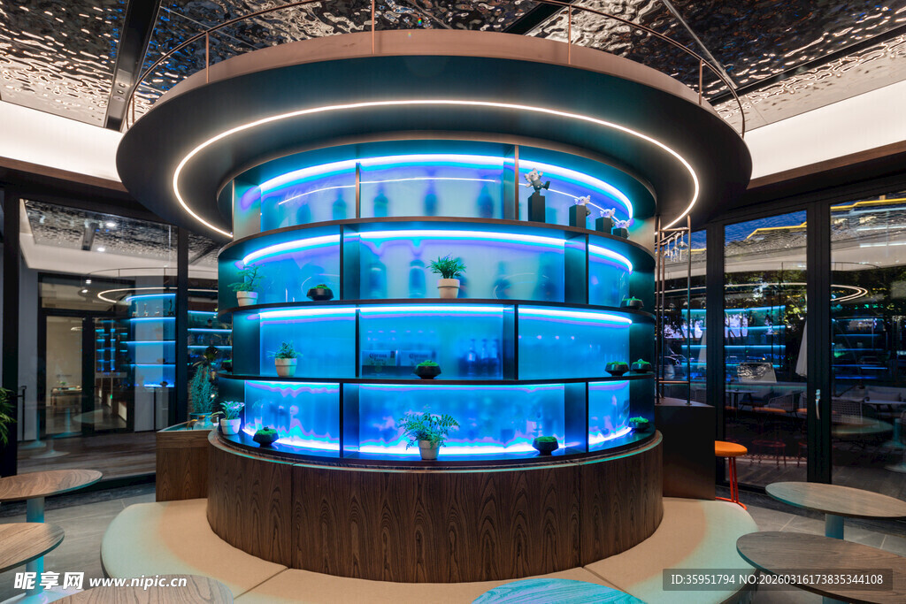 大型圆形水族箱展示空间