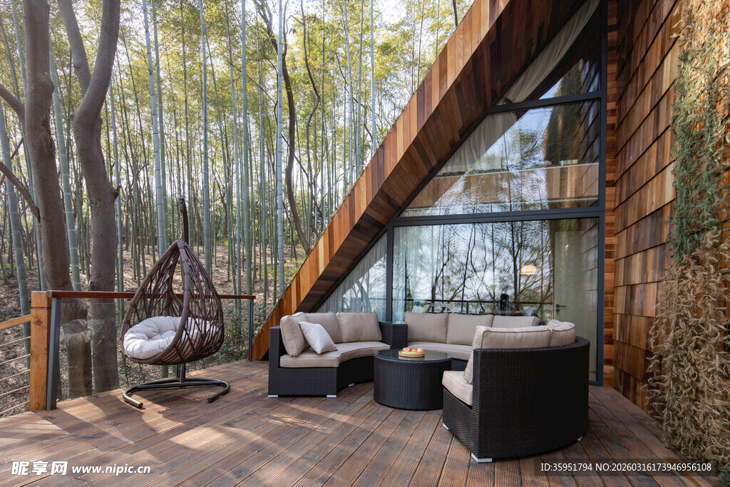 林间玻璃房户外休闲空间