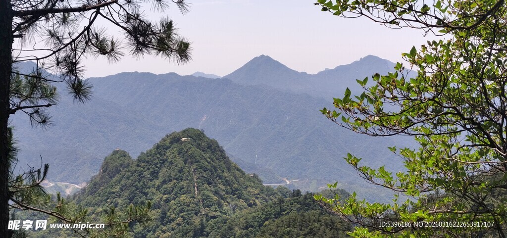 登明堂山