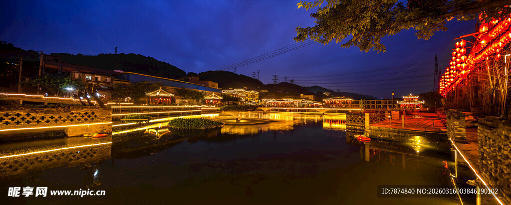 夜幕下的河畔绚丽风光
