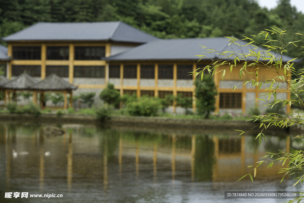 湖畔中式建筑 静谧景致