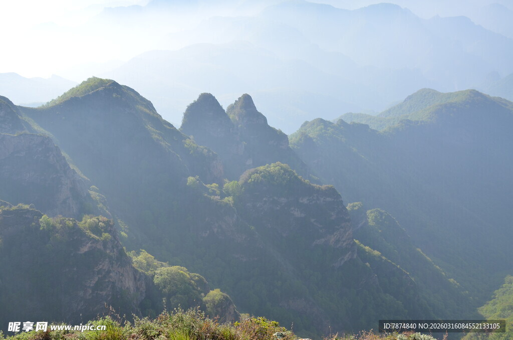 壮丽山峦 云雾缭绕美景