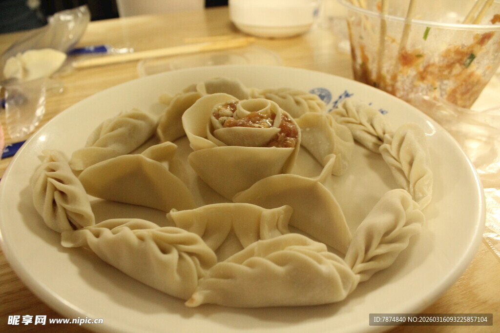 一盘精美手工饺子