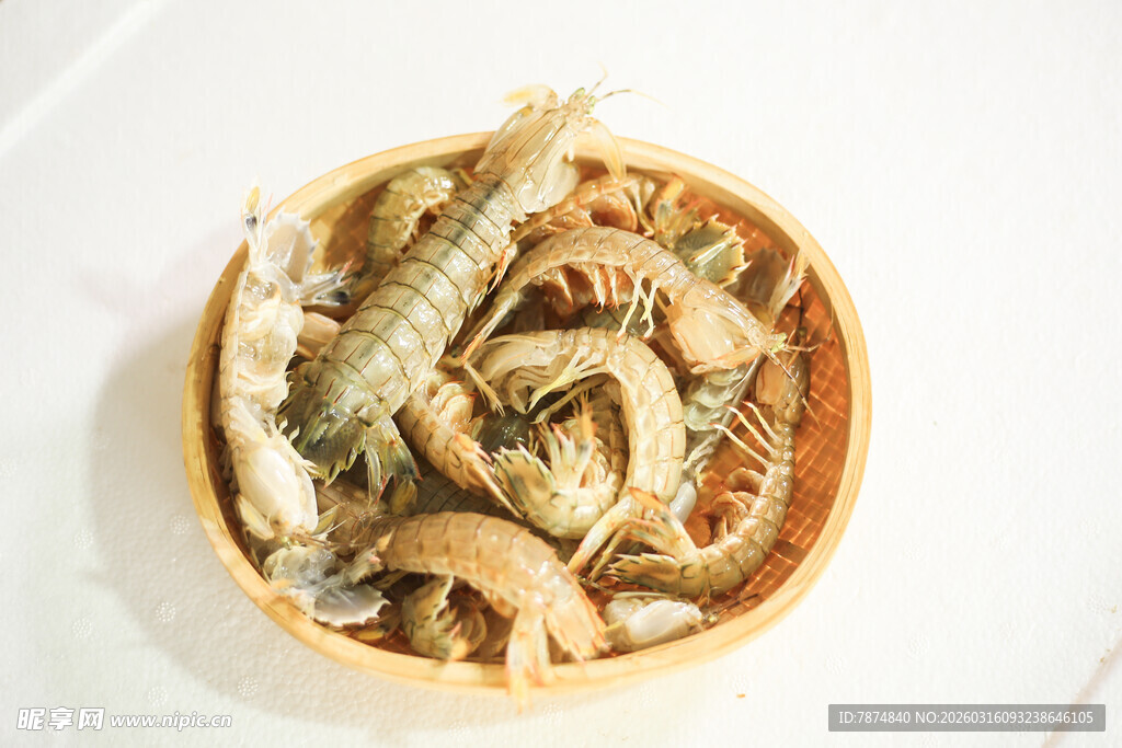 竹篮中的美味海鲜干货