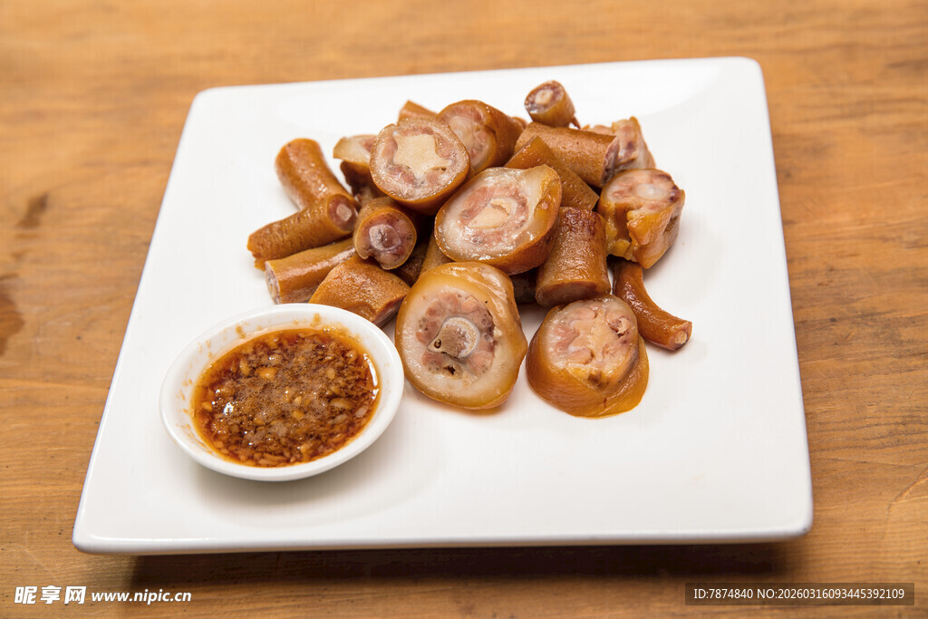 美味卤肠配蘸料