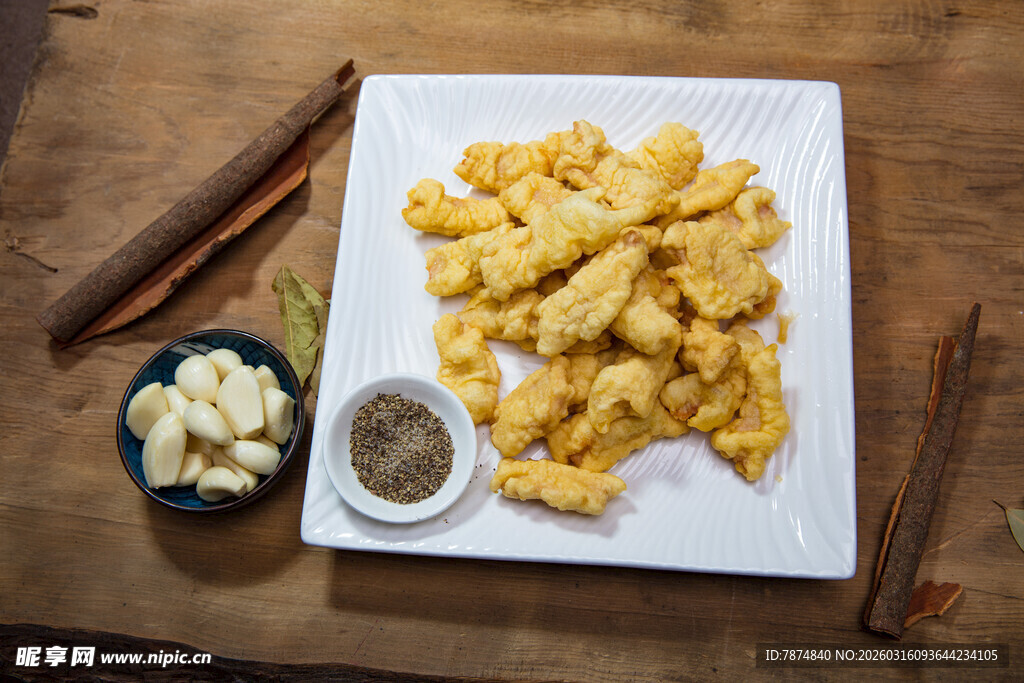 美味香酥鸡米花搭配蘸料