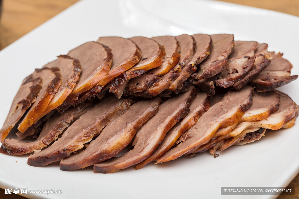 卤鸭胗切片摆盘特写