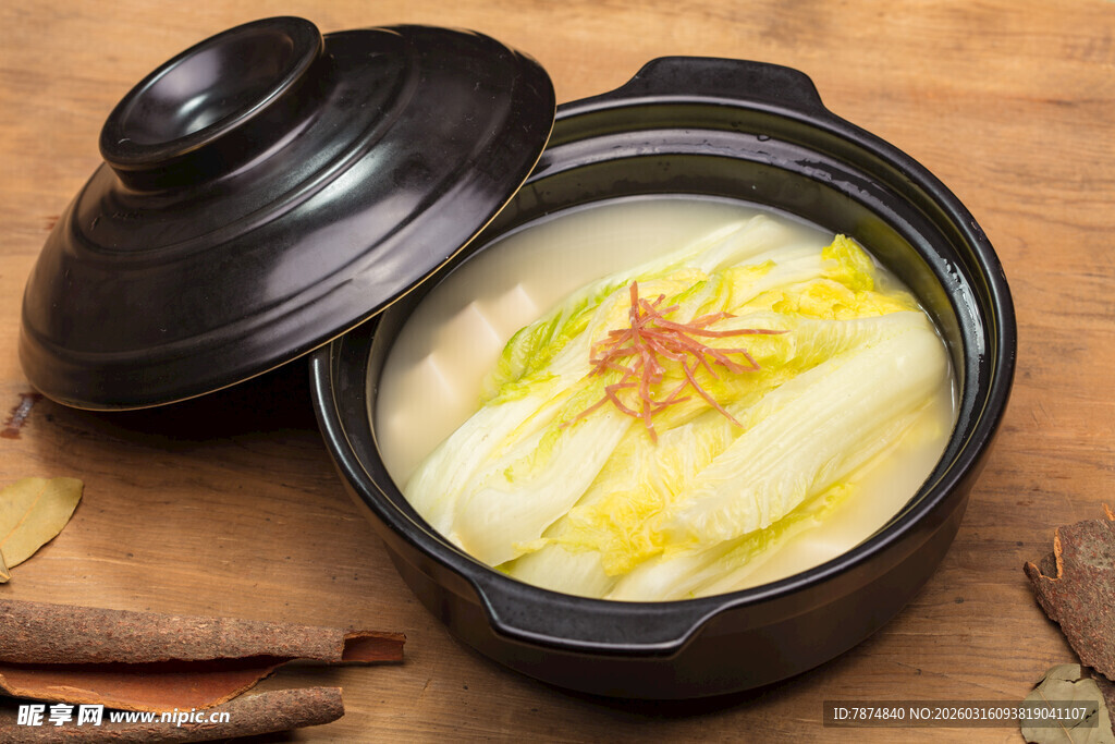 砂锅白菜汤 暖心又暖胃