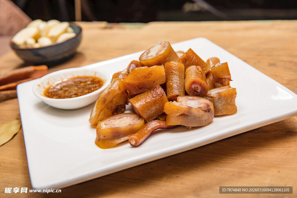 美味卤猪耳摆盘