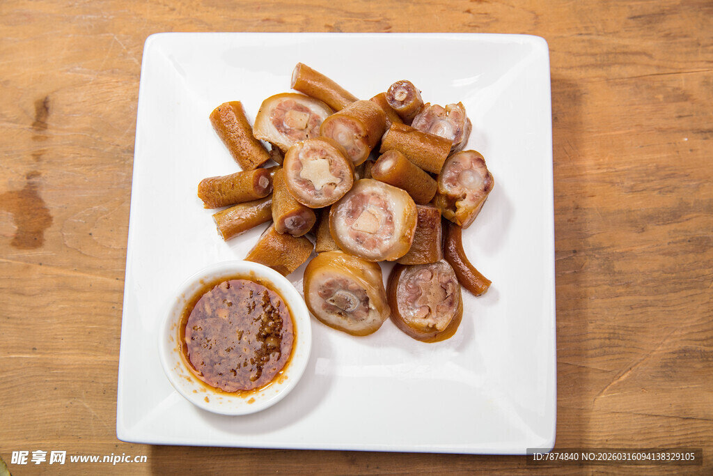 美味卤猪尾配蘸料