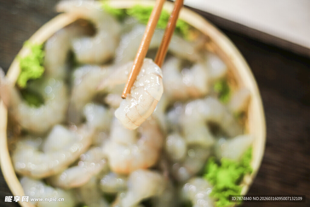 鲜嫩虾仁 筷子轻夹