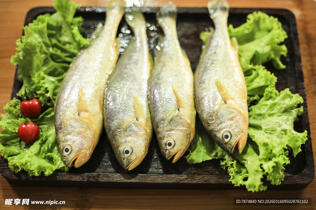 新鲜小黄鱼摆盘展示