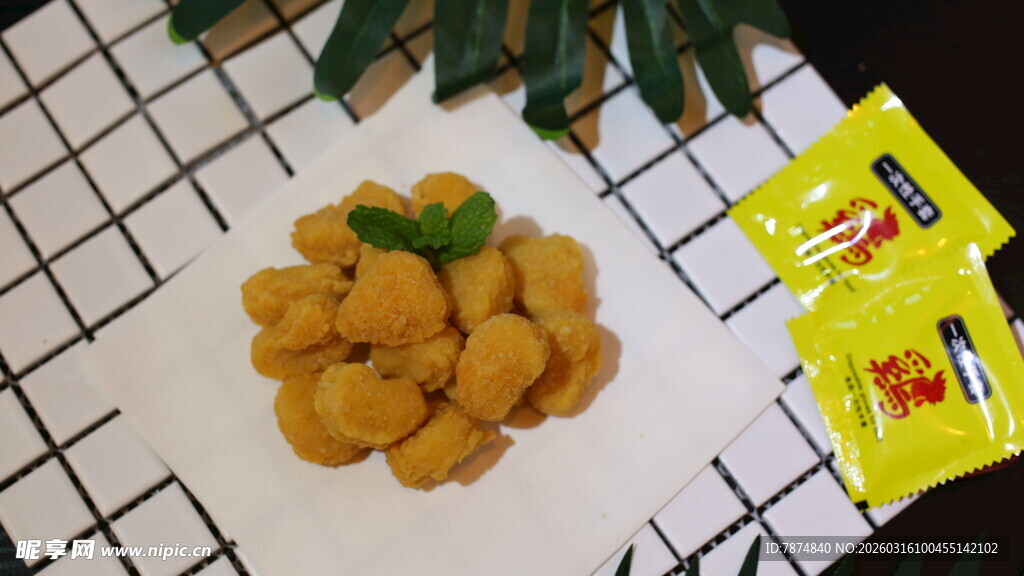 美味黄金虾球配蘸料