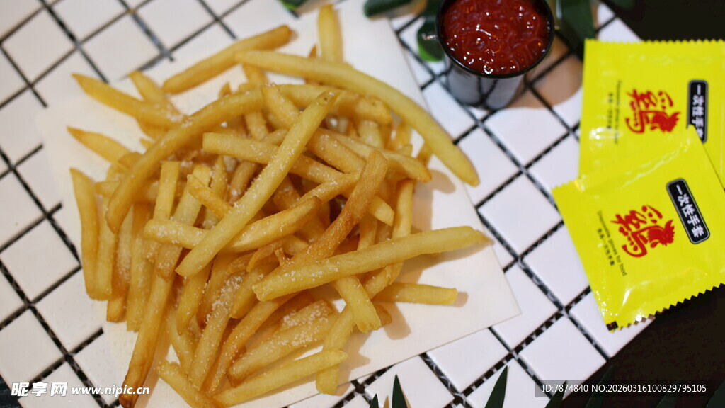金黄香脆的美味炸薯条