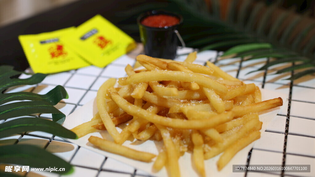 美味金黄薯条 搭配小食