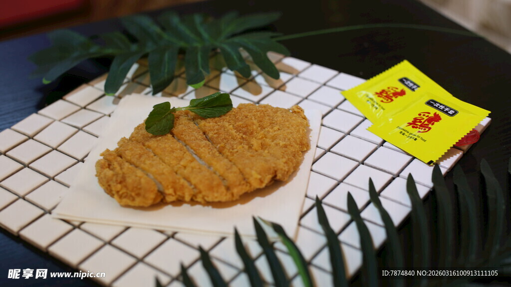 美味炸鸡配独特装饰