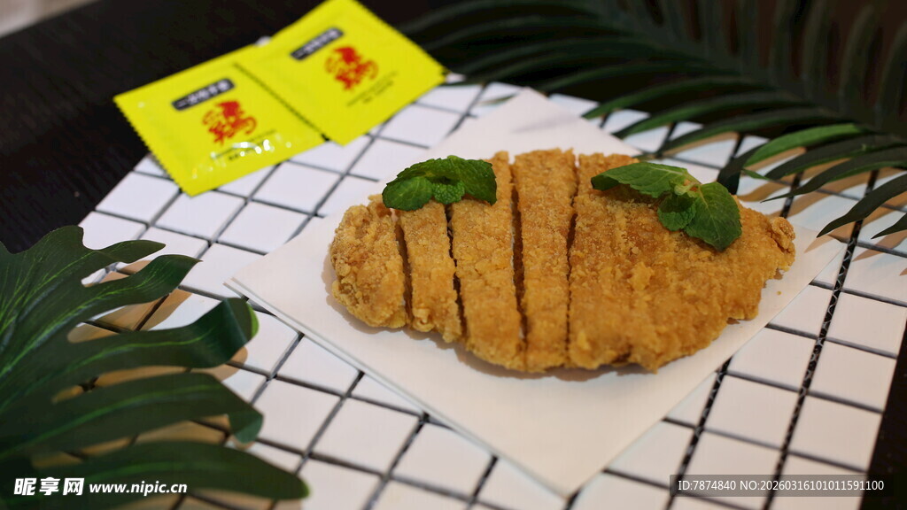 美味鸡胸肉配清新绿植