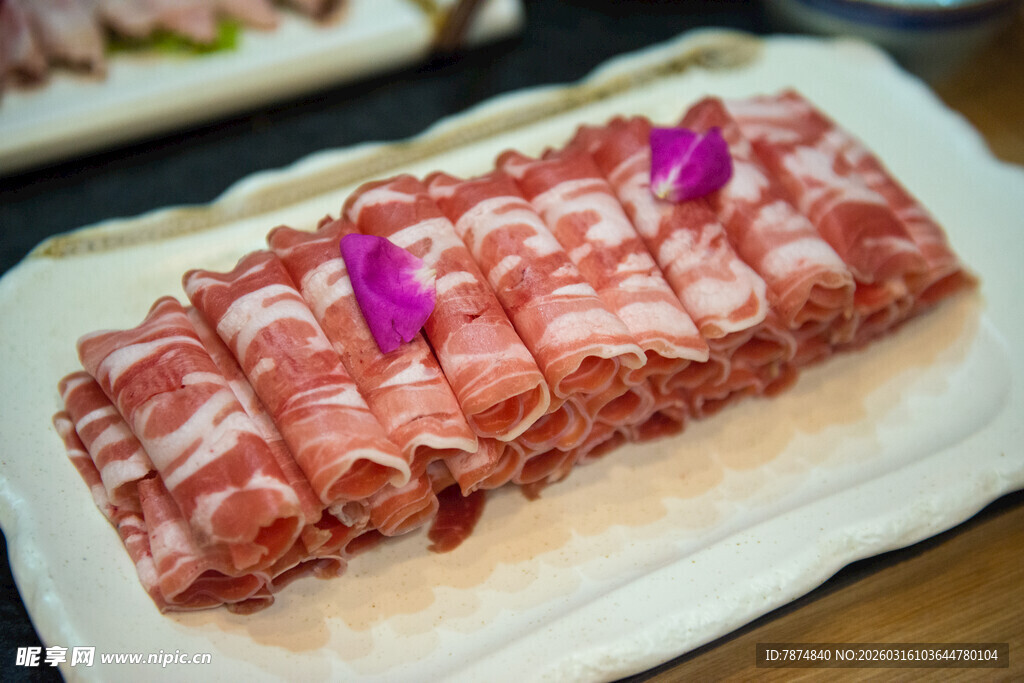 鲜切牛肉卷 色泽诱人