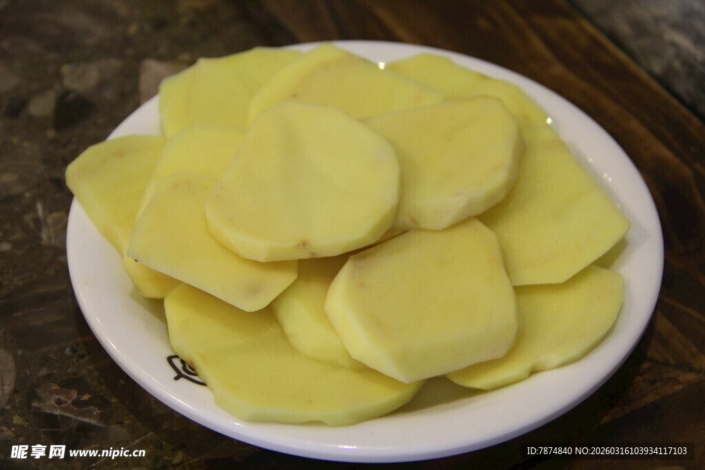 盘中土豆片