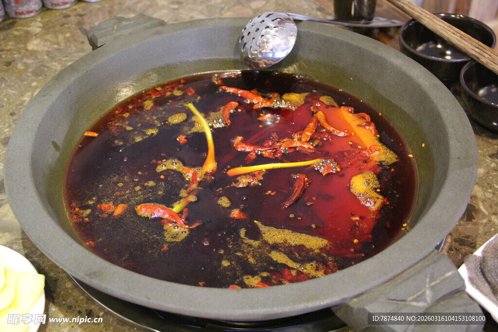 鸳鸯火锅锅底特写