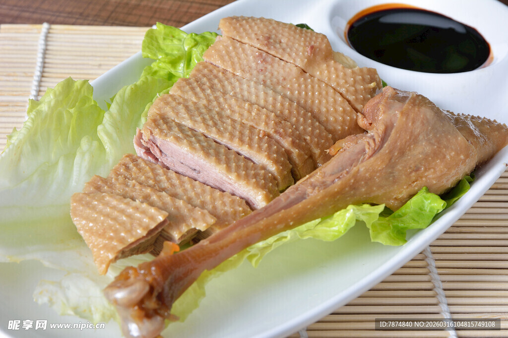 美味卤鸭配蘸料