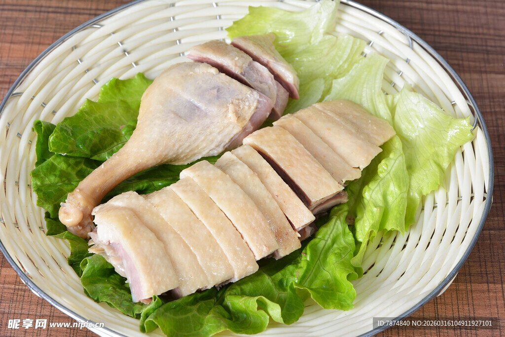 白切鸡腿配生菜