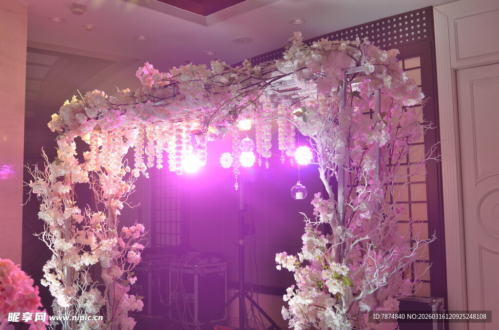 梦幻花卉拱门婚礼装饰