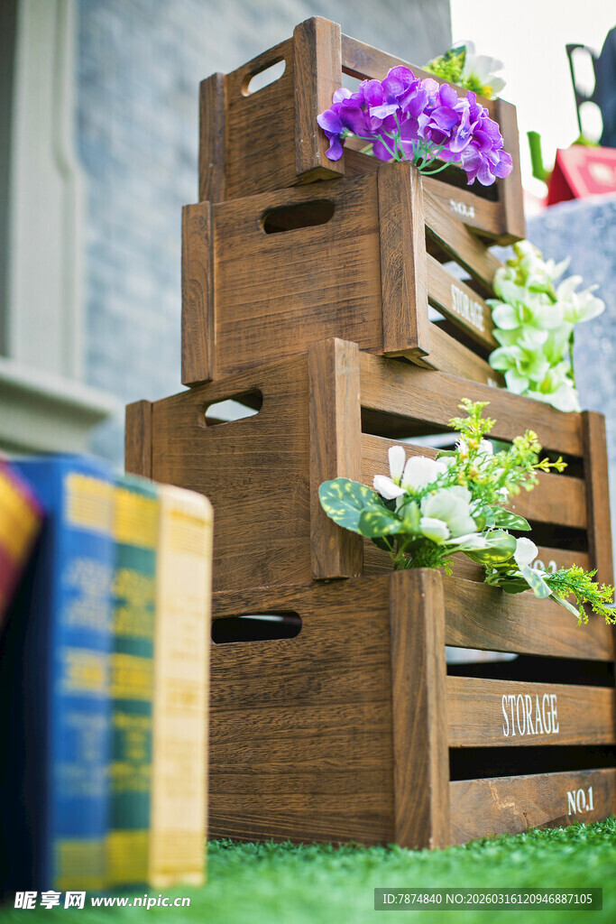 木质花箱堆叠 装点绿植花卉