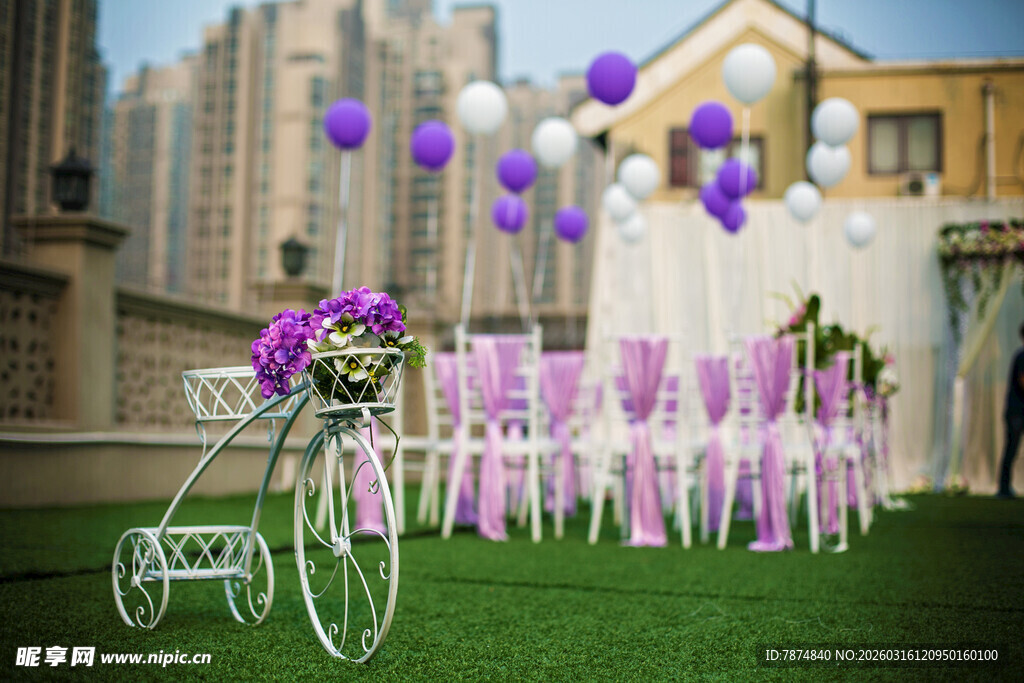 户外紫色浪漫婚礼布置