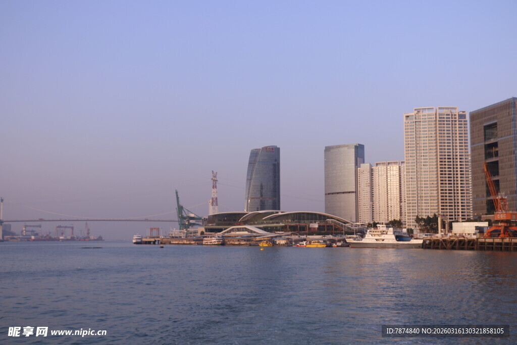 海滨城市现代建筑景观
