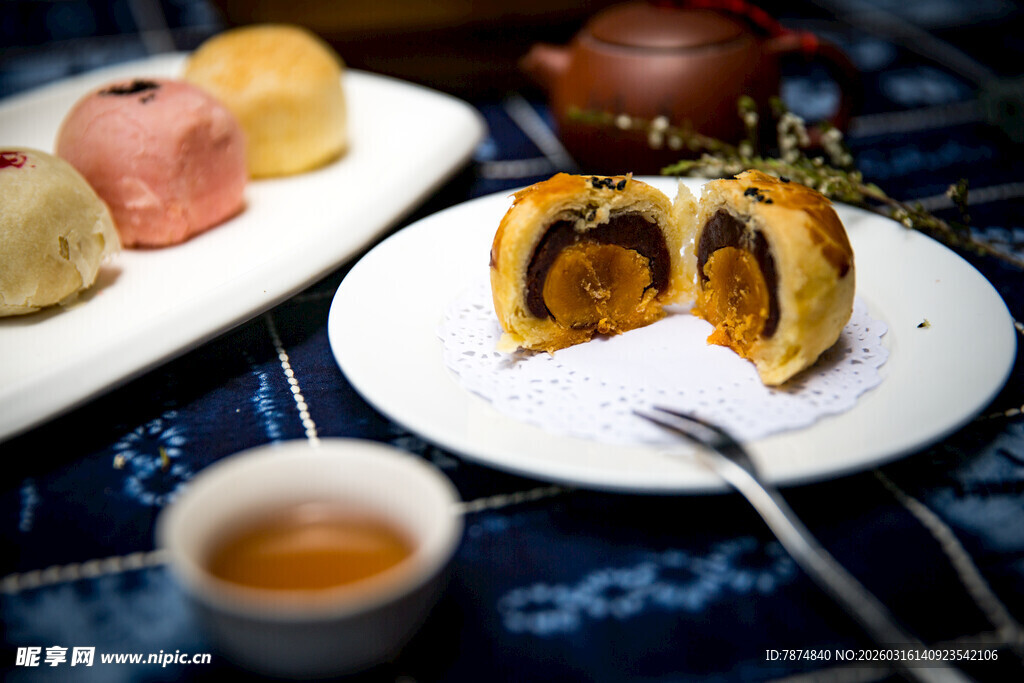 精美中式糕点与茶饮展示