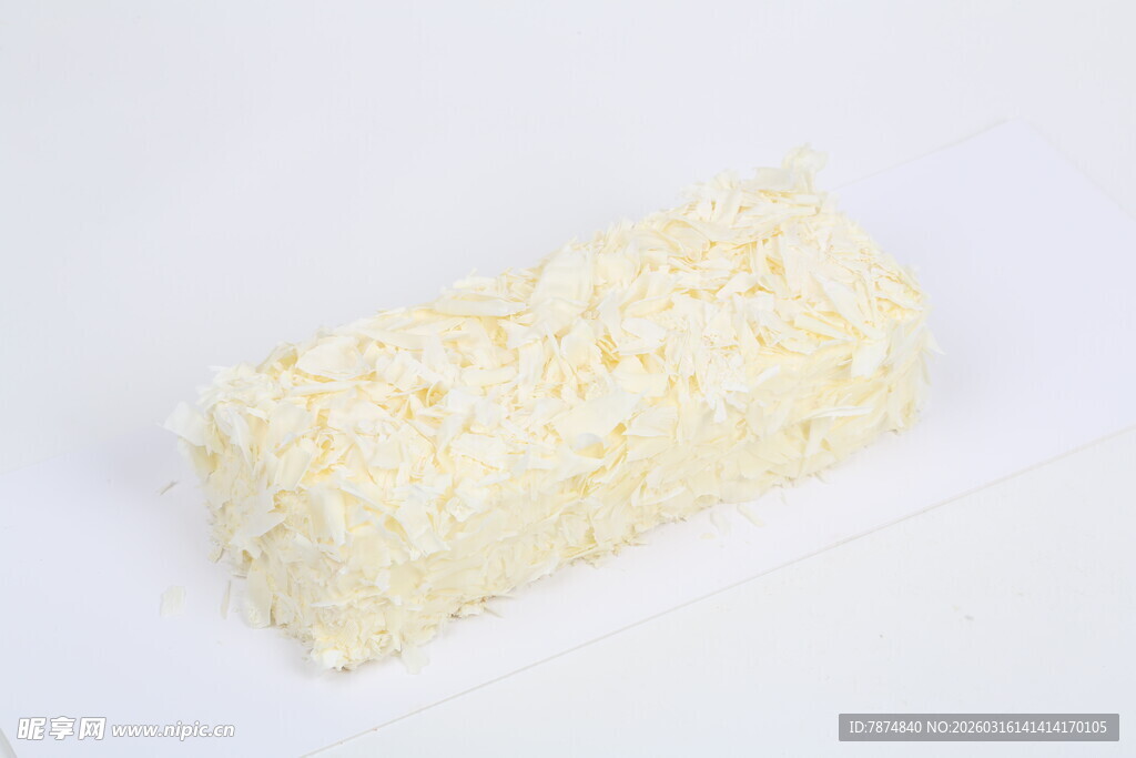 白色蓬松质感糕点