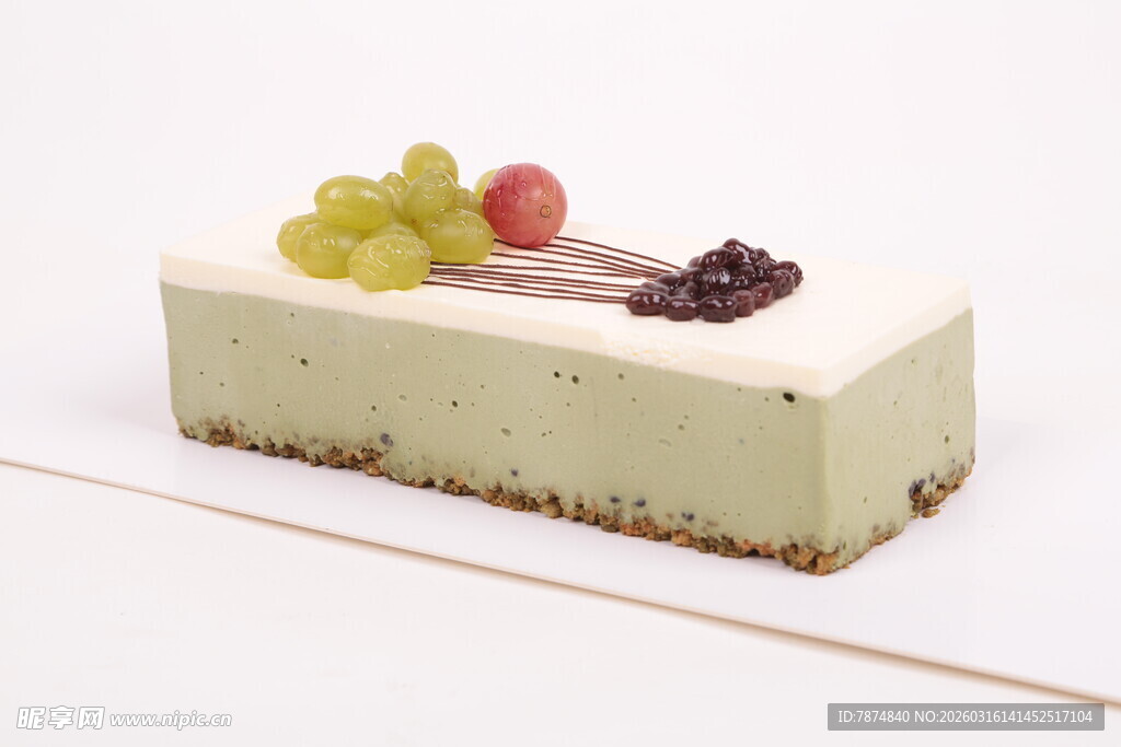 抹茶芝士蛋糕配新鲜水果