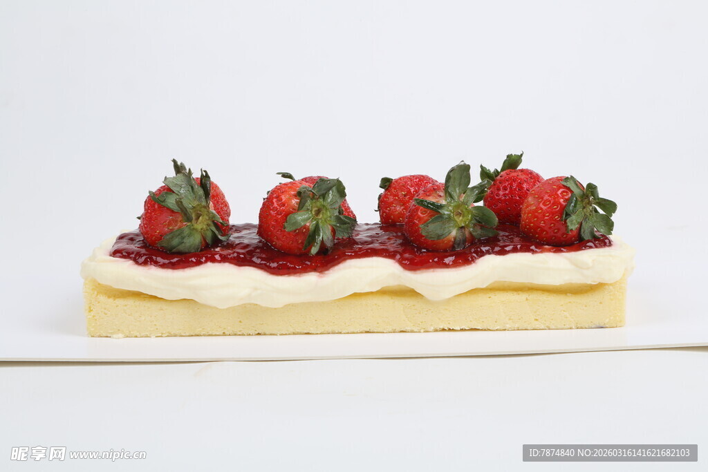 草莓奶油长条甜点