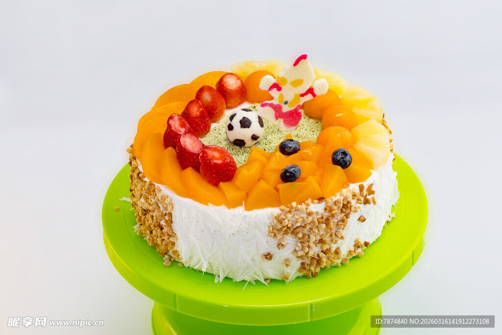 可爱装饰水果蛋糕