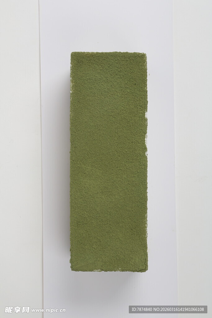 绿色长方体块状物品