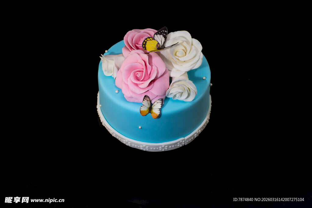蓝色花卉装饰精美蛋糕