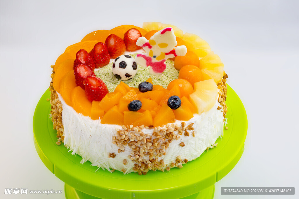 卡通水果装饰美味蛋糕