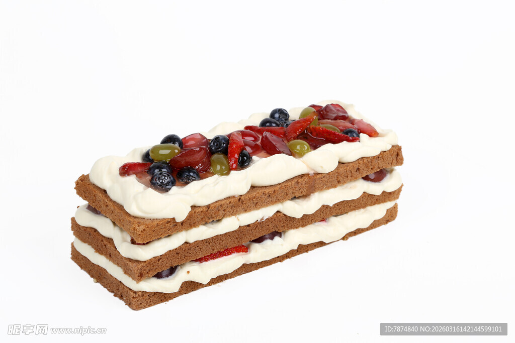 多层浆果奶油夹心蛋糕