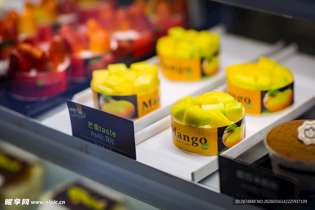 精致糕点陈列展示