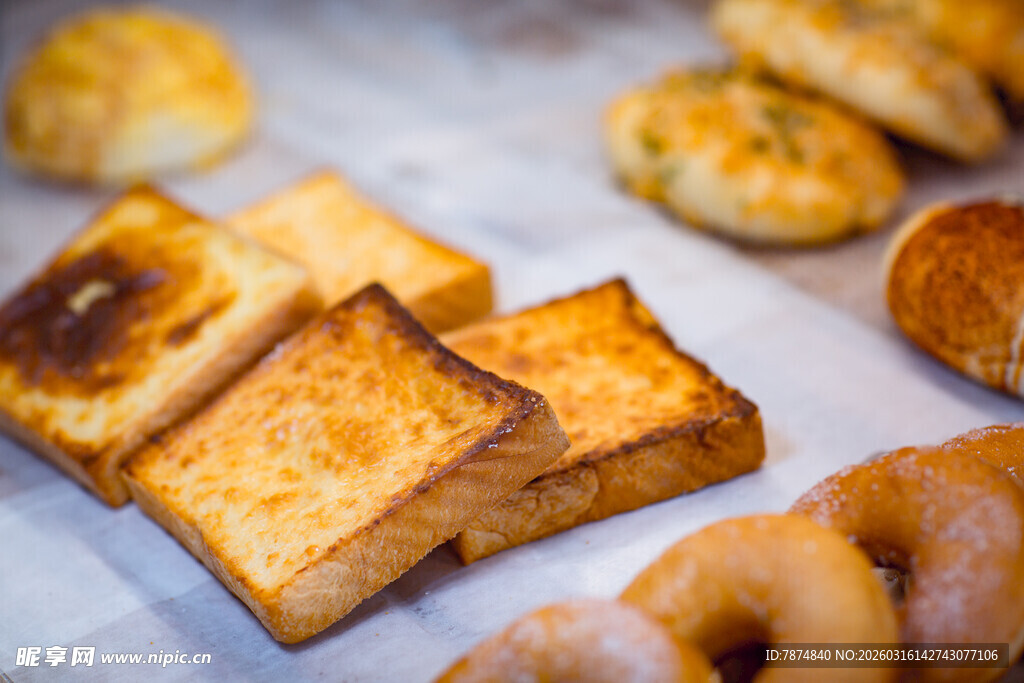 多样美味面包与烤吐司