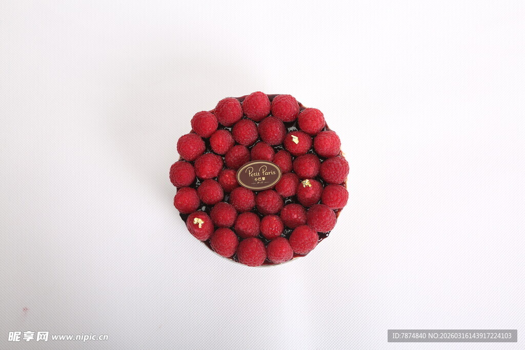 红色串珠装饰物件