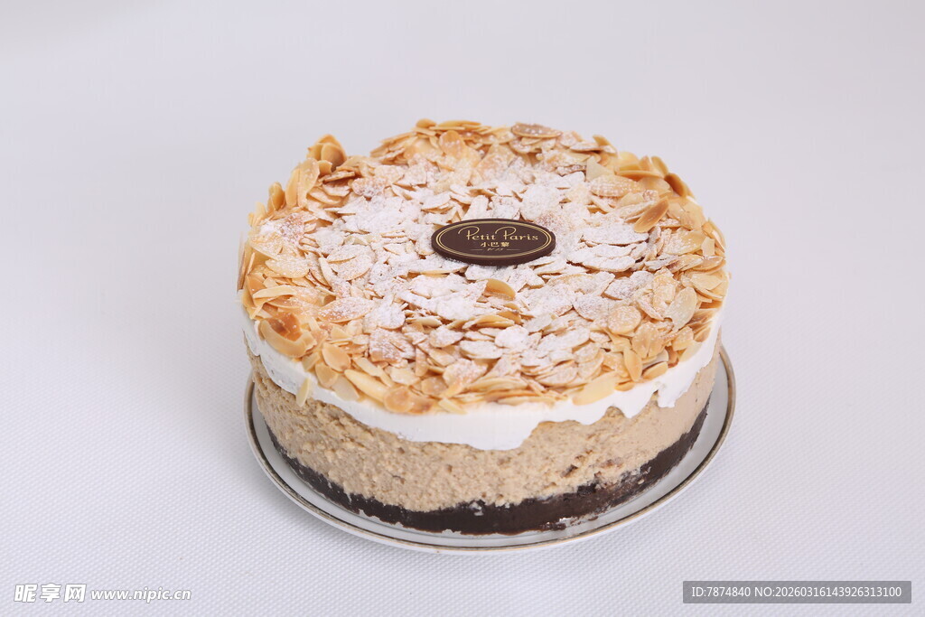 美味坚果奶油夹心蛋糕