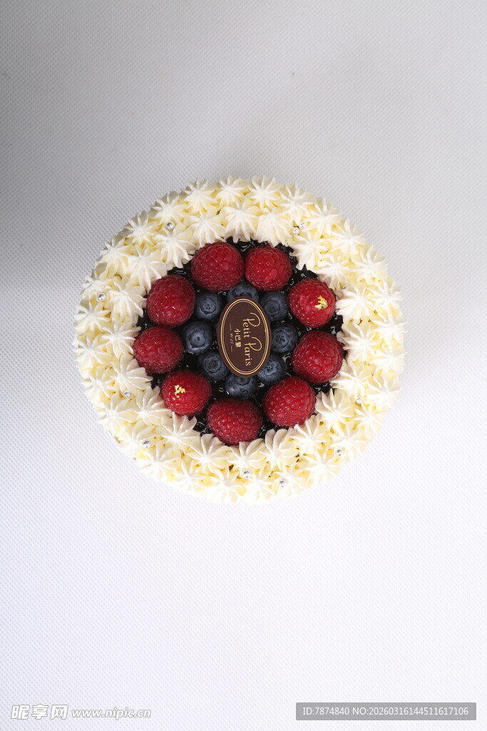 精致刺绣花朵装饰图案